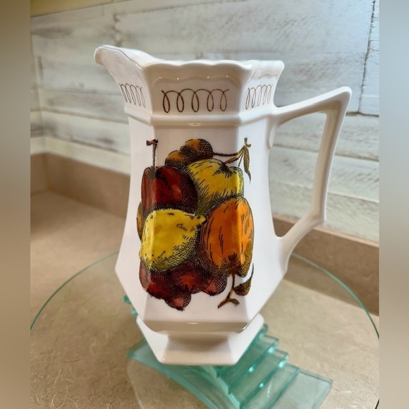 BENNINGTON SQUARE, 1940’S PITCHER. CREAM COLOR WITH FRUIT MEDLEY BY SHAFFORD. - Picture 1 of 6